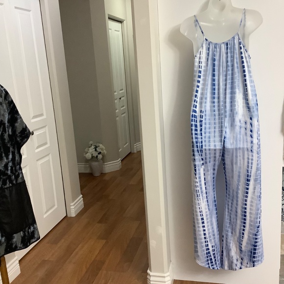 New Jumpsuit w pockets Fits Medium - Picture 3 of 5